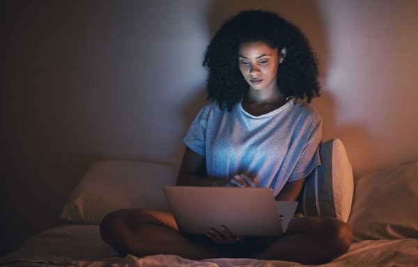 Quel est l'intérêt d'utiliser un service VPN avec sa Freebox pour sécuriser sa connexion internet ?